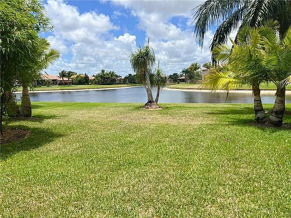Astonishing lake view, allow cayak, fishing, watching birds fly or swim