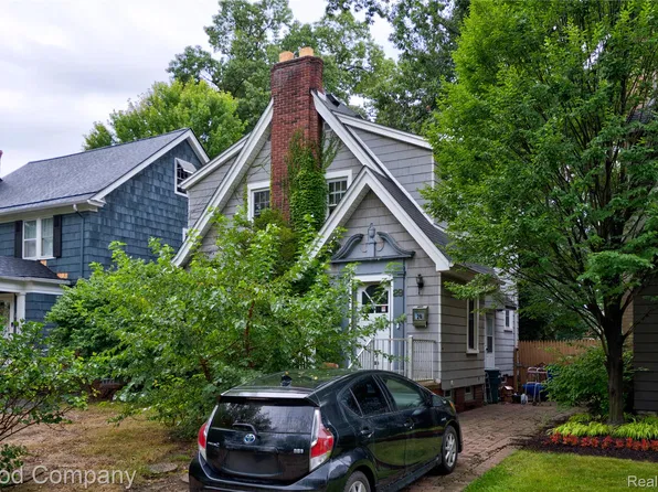 29 Hanover Rd, Pleasant Ridge, MI 48069