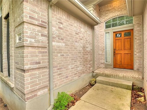 3rd image of 918 Savanna Ln