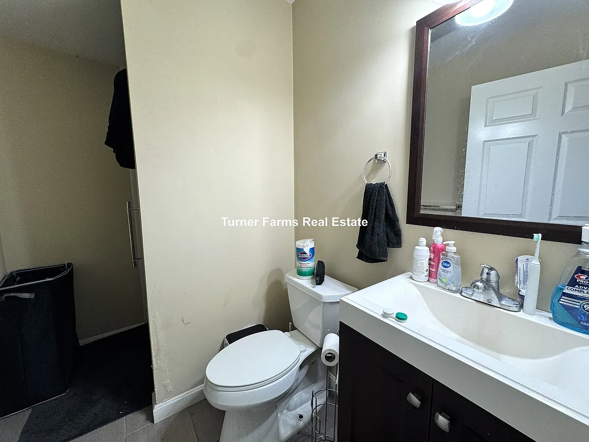 Building Photo - 51 Chelsea St #2F