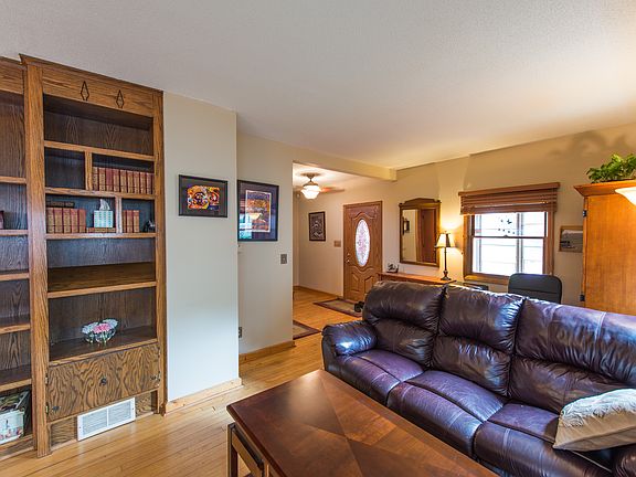 3rd image of 3336 34th Ave S
