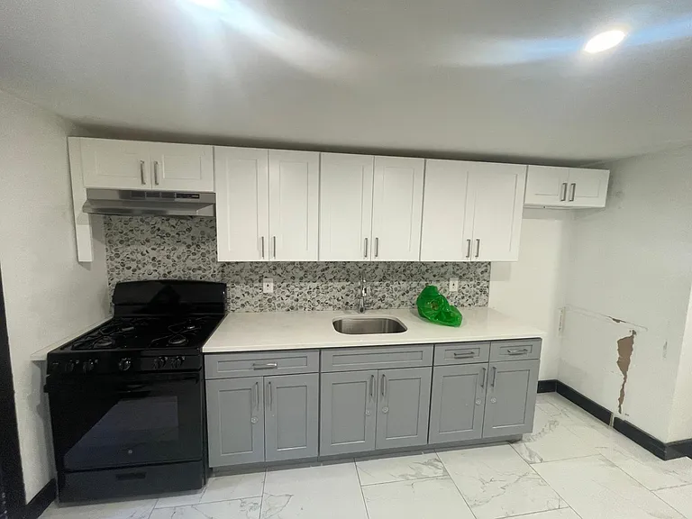 306 Court St — Photo 12