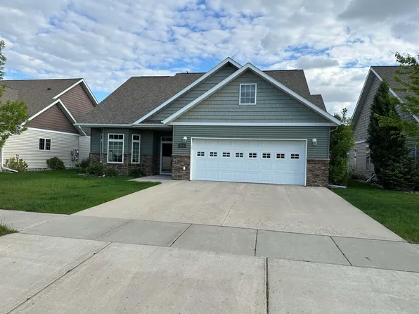 902 Sycamore Ave SE, Minot, ND 58701