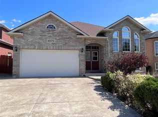 4570 Unicorn Ave, Windsor, ON N9G 3G6