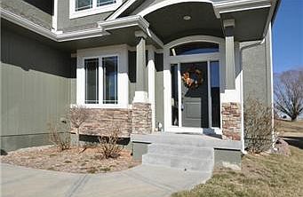 3rd image of 1816 NE Woodview Ln