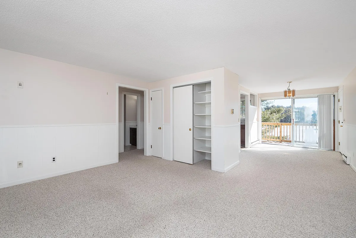 Living Room - 105 Portsmouth Ave #23
