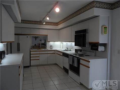 2nd image of 1 Eastgate Dr APT D