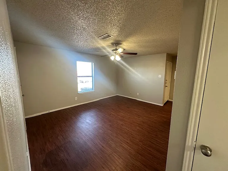 Bentwood Apartments — Photo 16