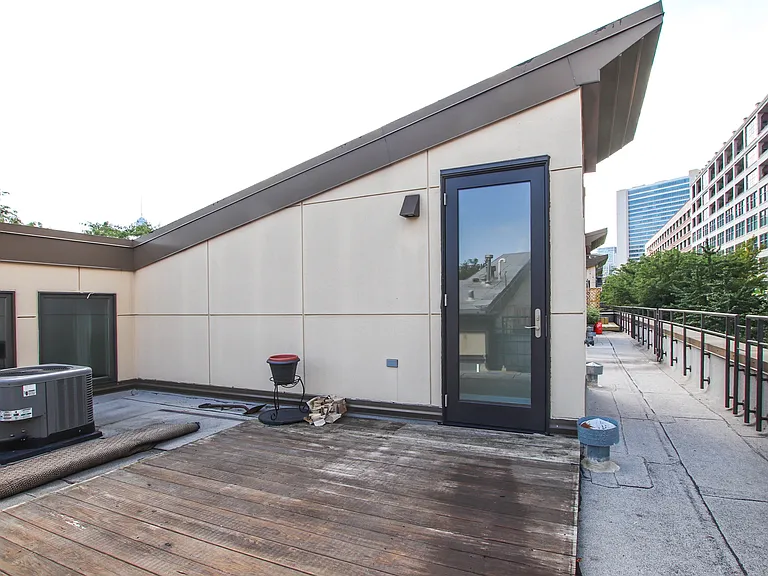 945 N Kingsbury St #119 — Photo 17