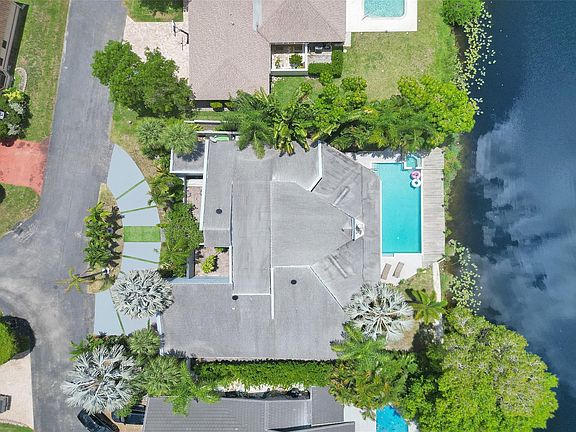 3rd image of 349 Jacaranda Drive