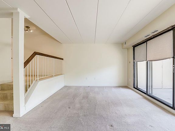 4th image of 124 Roberts Ln APT 301