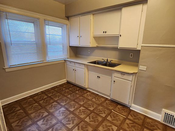 4th image of 3283 W 111th St