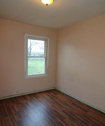 3rd image of 481 Nassau Dr