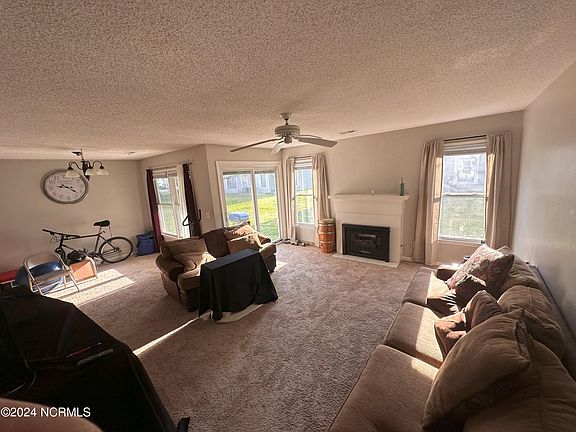 4th image of 137 W Victoria Court #A