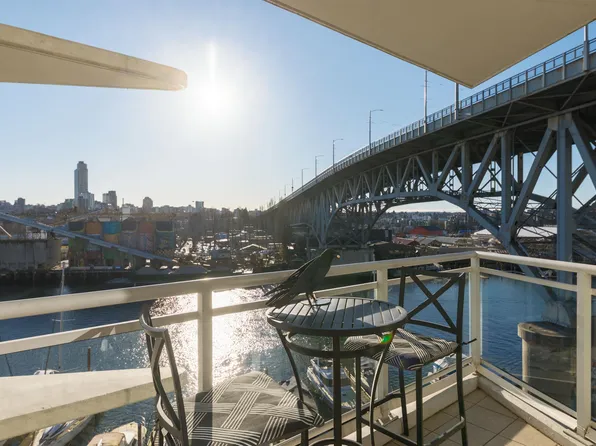 628 Kinghorne Mews #805, Vancouver, BC V6Z 3H6