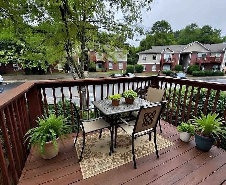 1st image of 226 Yager Ave #513
