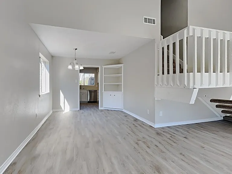 3310 Hampton Dr — Photo 8