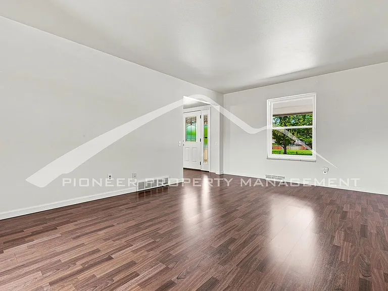 2896 S Paris St — Photo 5