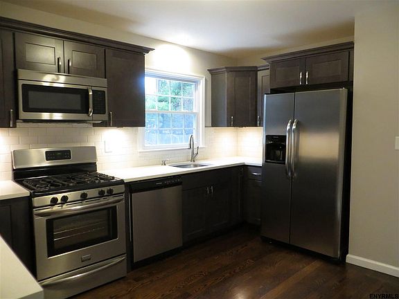 5th image of 5 Dennis Ave