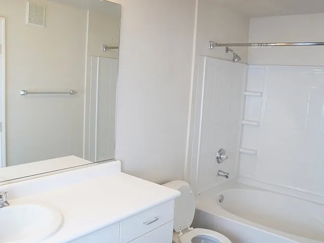 Oversize bathroom with Oval Tub Oversize bathroom with Oval Tub