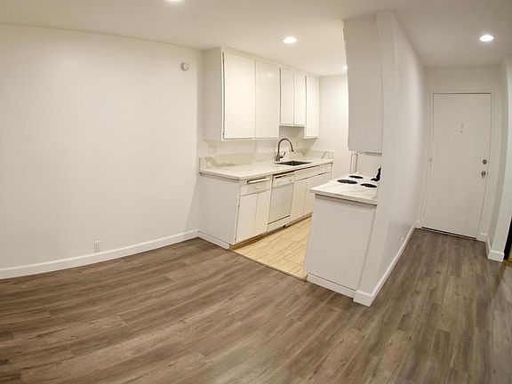 2nd image of 4600 Lamont St Unit 4-118
