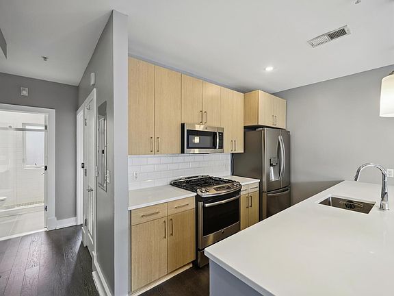 4th image of 2724 12th St NE Unit 6