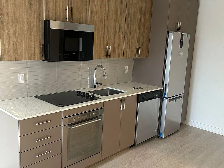 415 Main St W #304 — Photo 12