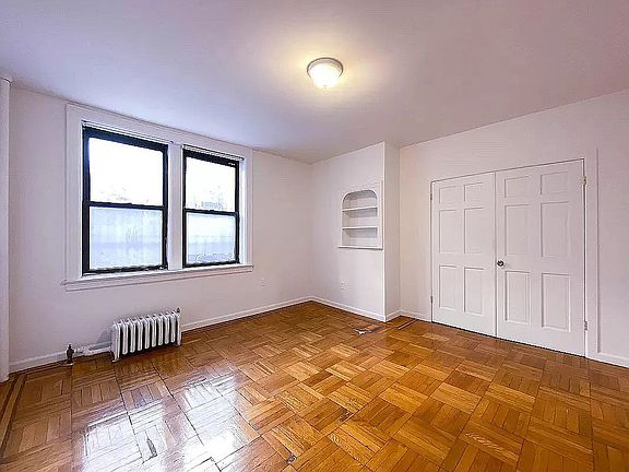 3rd image of 210 E 10th St APT 1