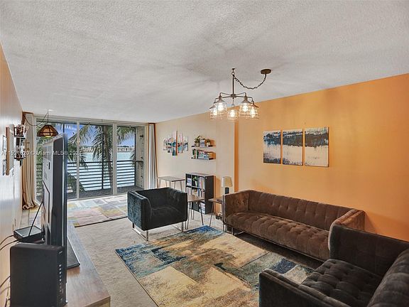 2nd image of 1075 NE Miami Gardens Dr APT 309
