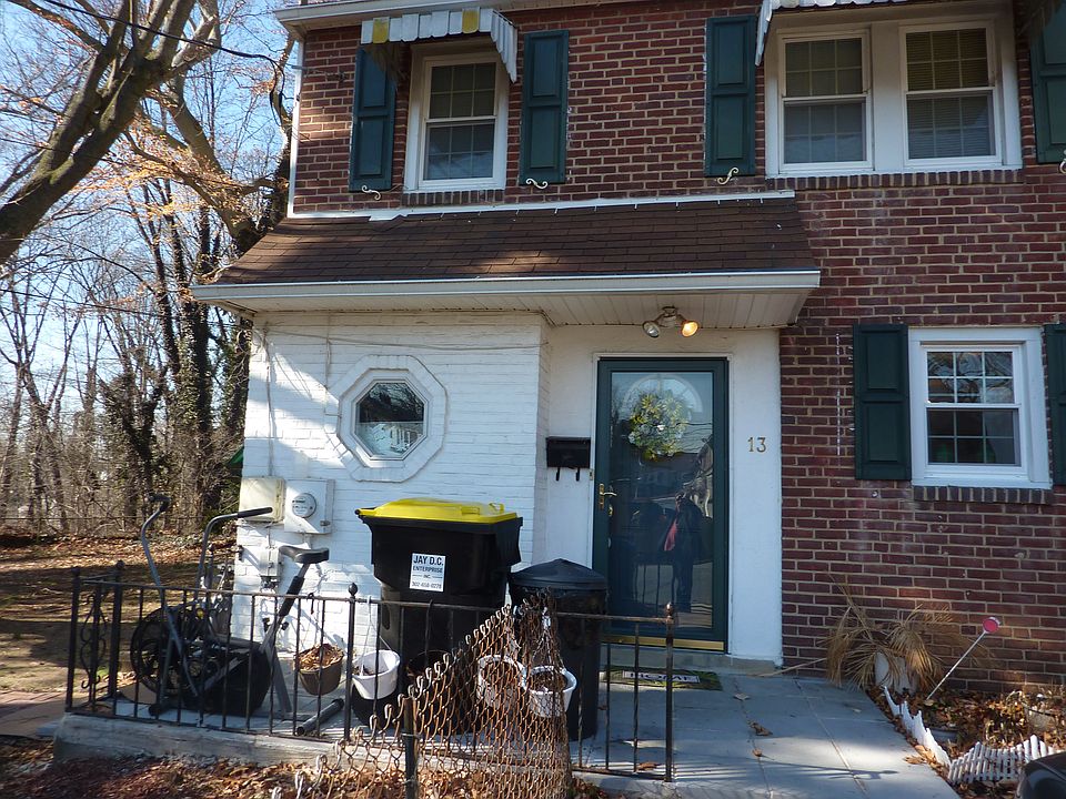 1st image of 13 S Pennewell Dr