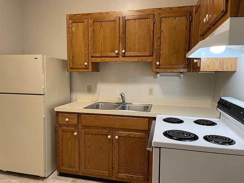1st image of 527 High St APT 207
