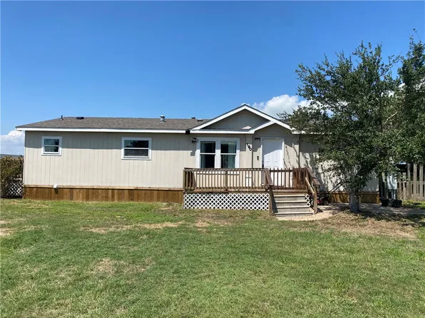 190 Lago Vista Dr, Rockport, TX 78382