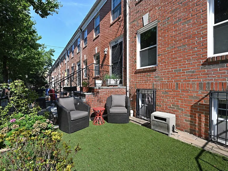 342 1st St #GARDEN LEVEL — Photo 3