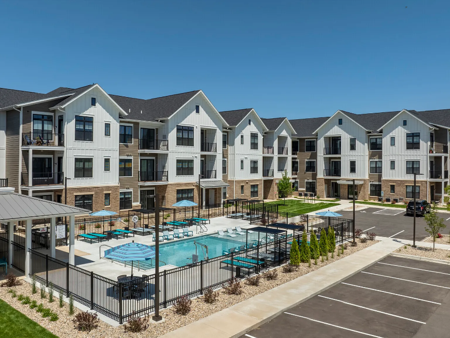 Homestead Luxury Apartments — Photo 4