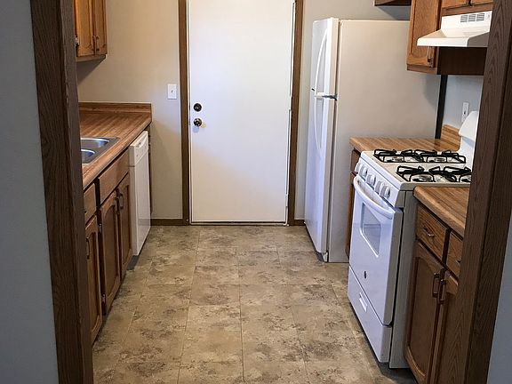 Kitchen/door to garage