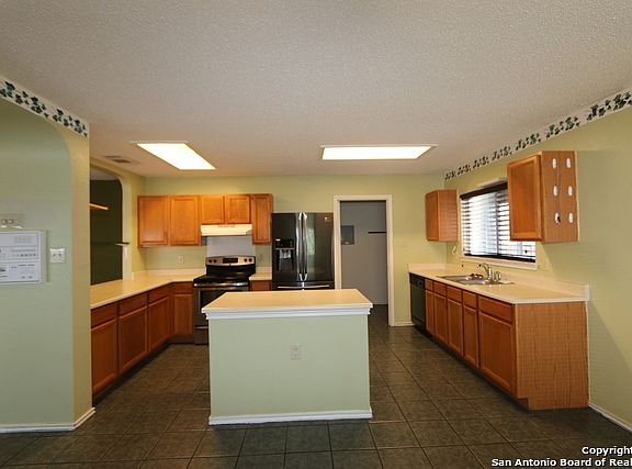 4th image of 2167 Farmsville Dr