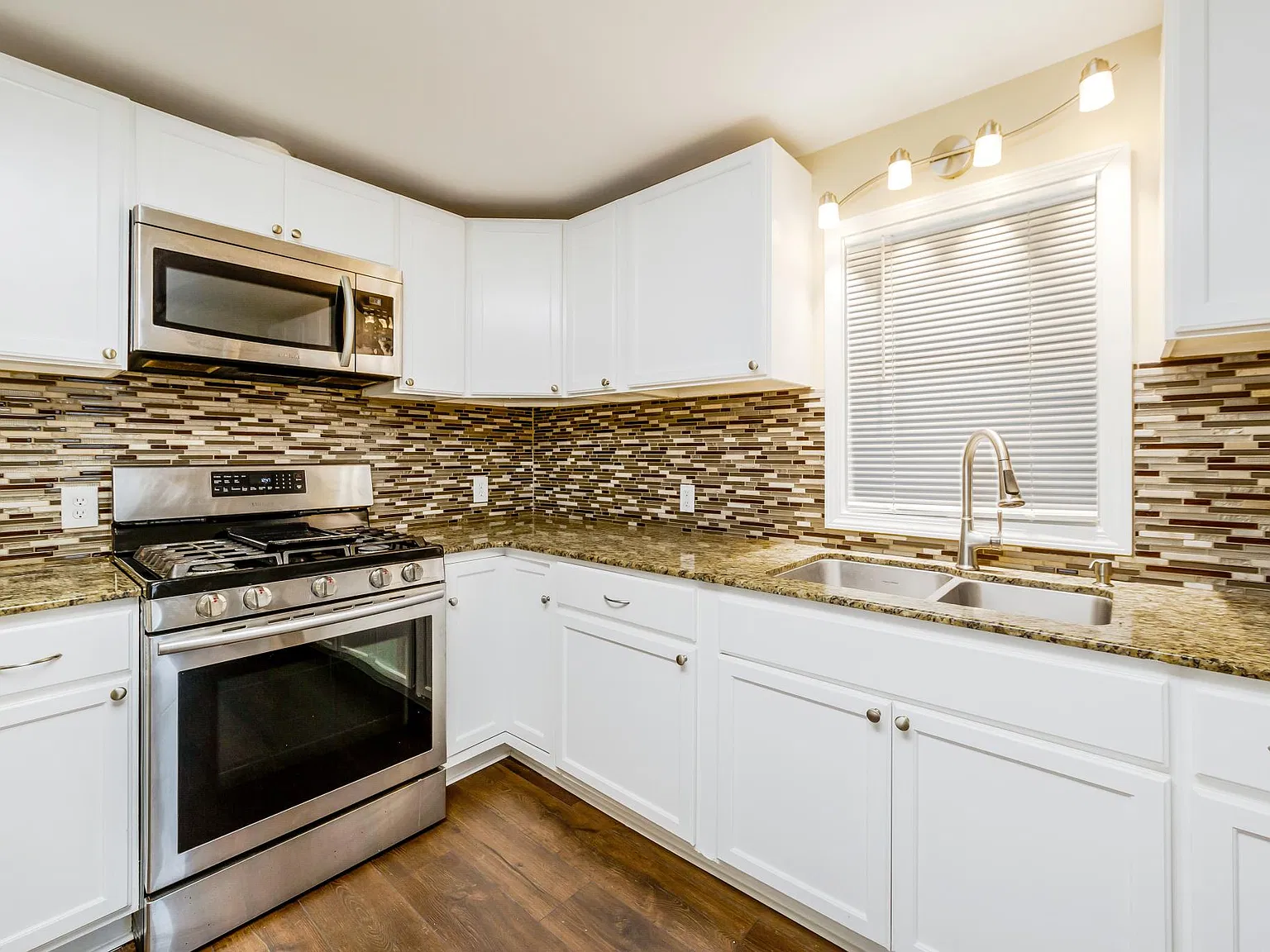 3 bed, 1200 sqft, $1,440 — Photo 4