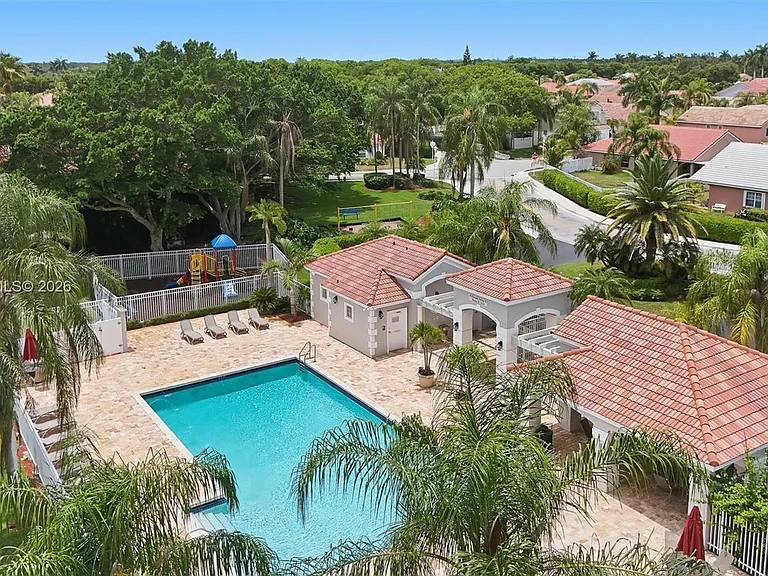 411 Bermuda Springs Dr — Photo 38