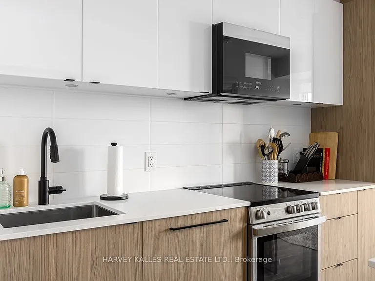 2369 Danforth Ave #710 — Photo 8