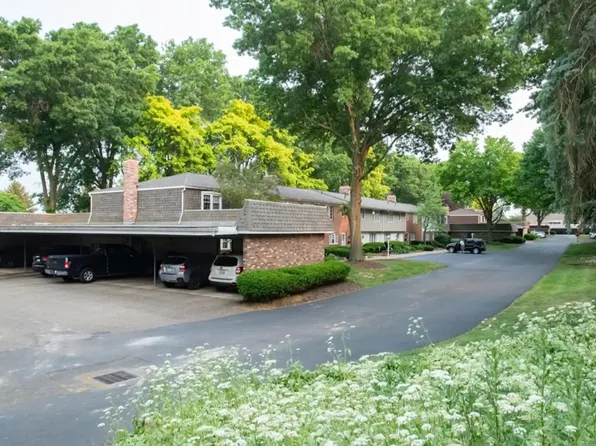 Bobolink Manor Apartments, 2255 Applegrove St NW #5a5136439, North Canton, OH 44720