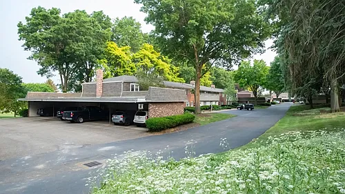Bobolink Manor Apartments Photo 1