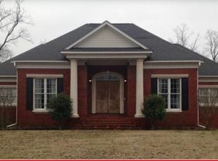 8 Yazoo Pass Dr, Dundee, MS 38626