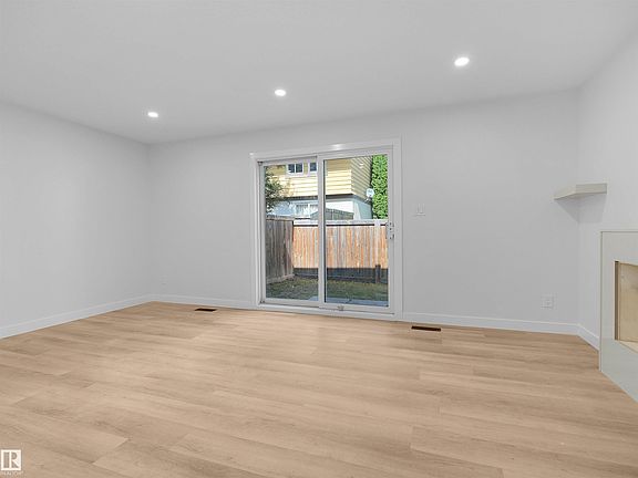 4th image of 126 Woodstock NW