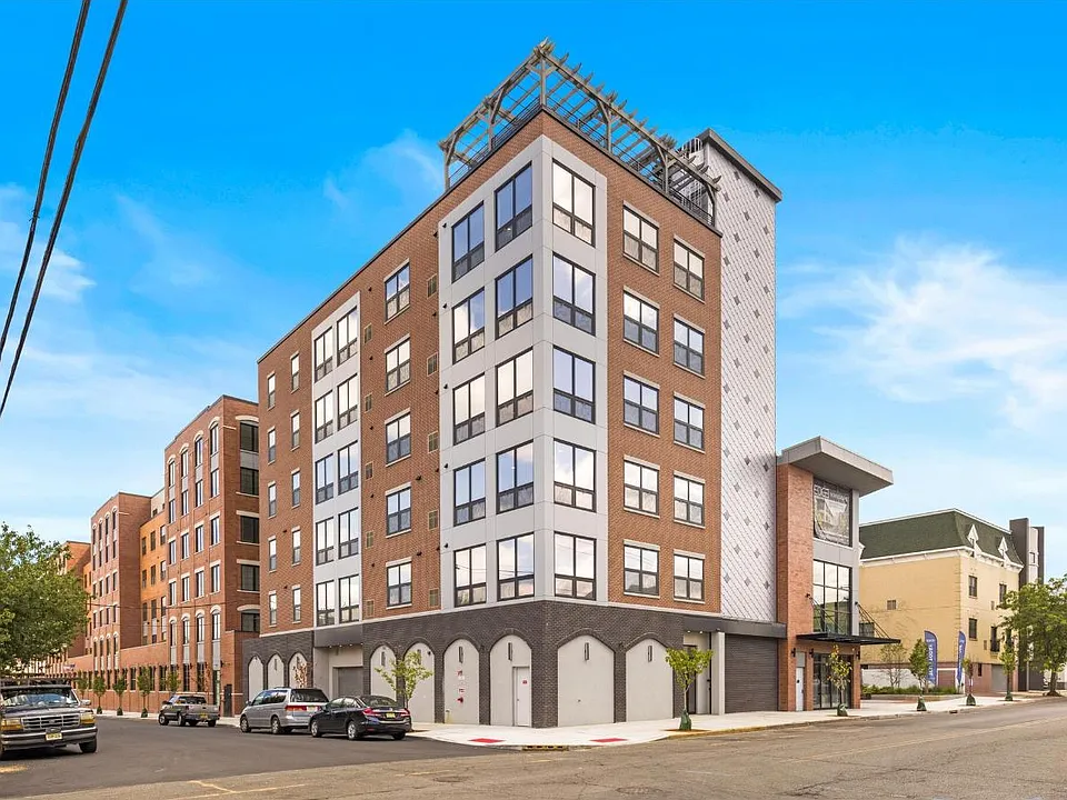 172 Avenue F #504