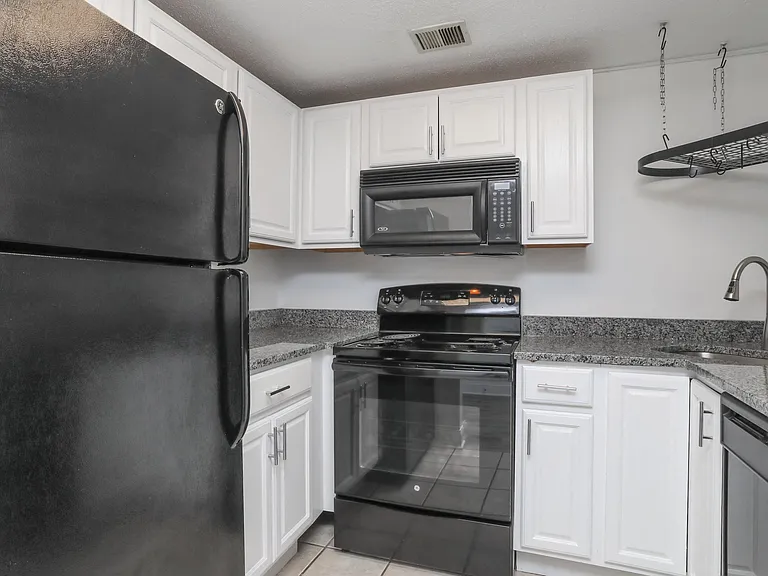 520 S 2nd St — Photo 17