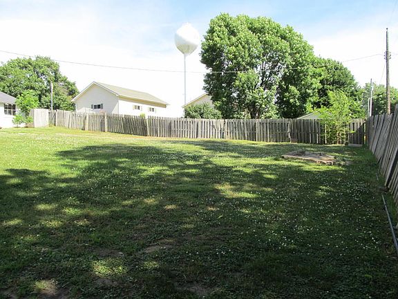 4th image of 501 Lowell Ave