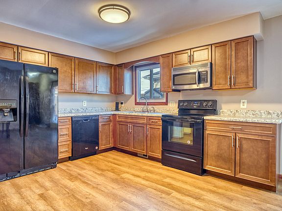 4th image of 748 Wellington Dr