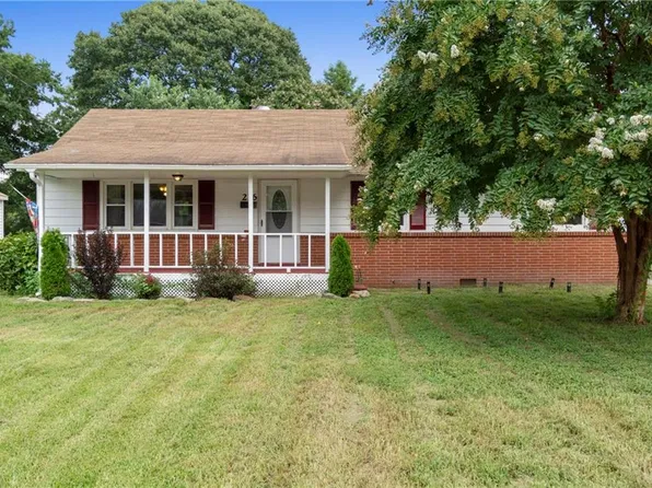 216 Patrician Dr, Hampton, VA 23666