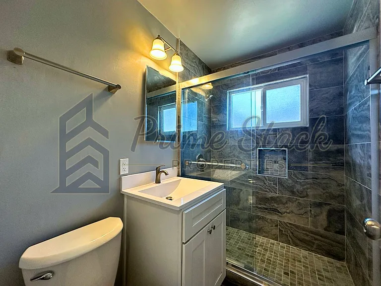 743 Miller St — Photo 11