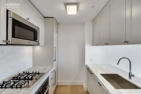 Rented by Sotheby's International Realty | media 10